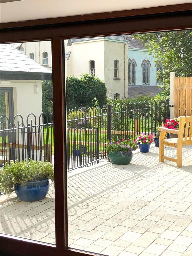 Bed and Breakfast Dingle Garden Townhouse Экстерьер фото The garden of the former home of the 11th Duke of Grafton